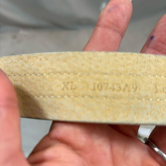 Ladies White Genuine Leather Belt with Silver Hardware Size XL - Picture 10 of 14